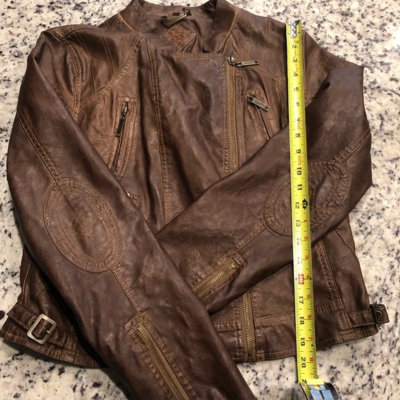 Adorable jacket😍 - Picture 2 of 5